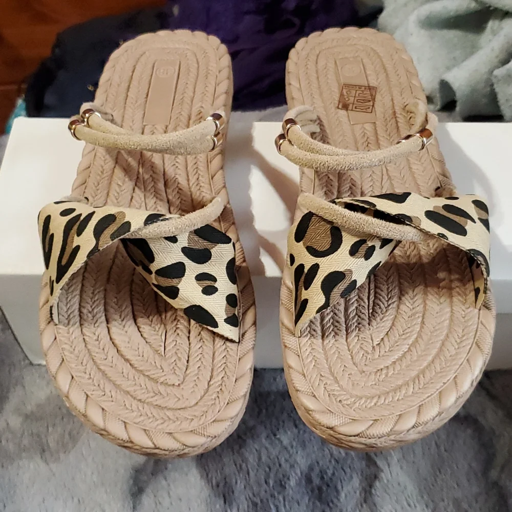 Leopard sandals size 7 - Picture 2 of 8